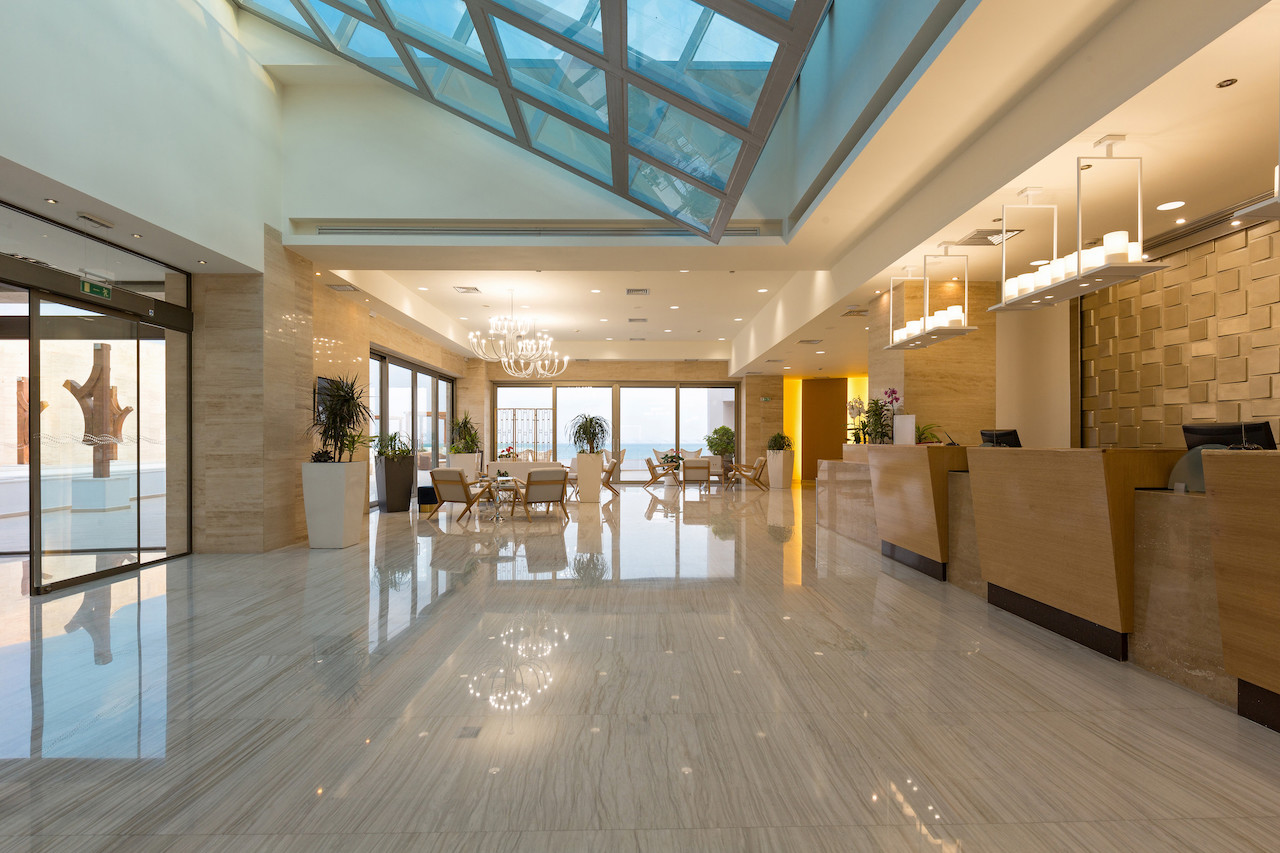 Luxury Vinyl Plank Flooring Installation<br />
contractor